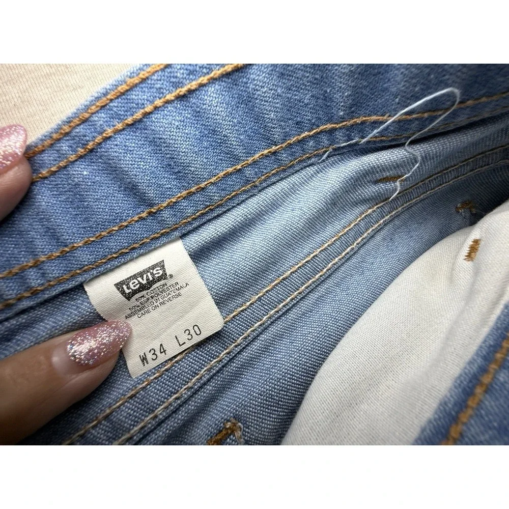 Levi's Older Light Weight Blue Jeans 34x30 Men's Well Worn Comfortable Fit.